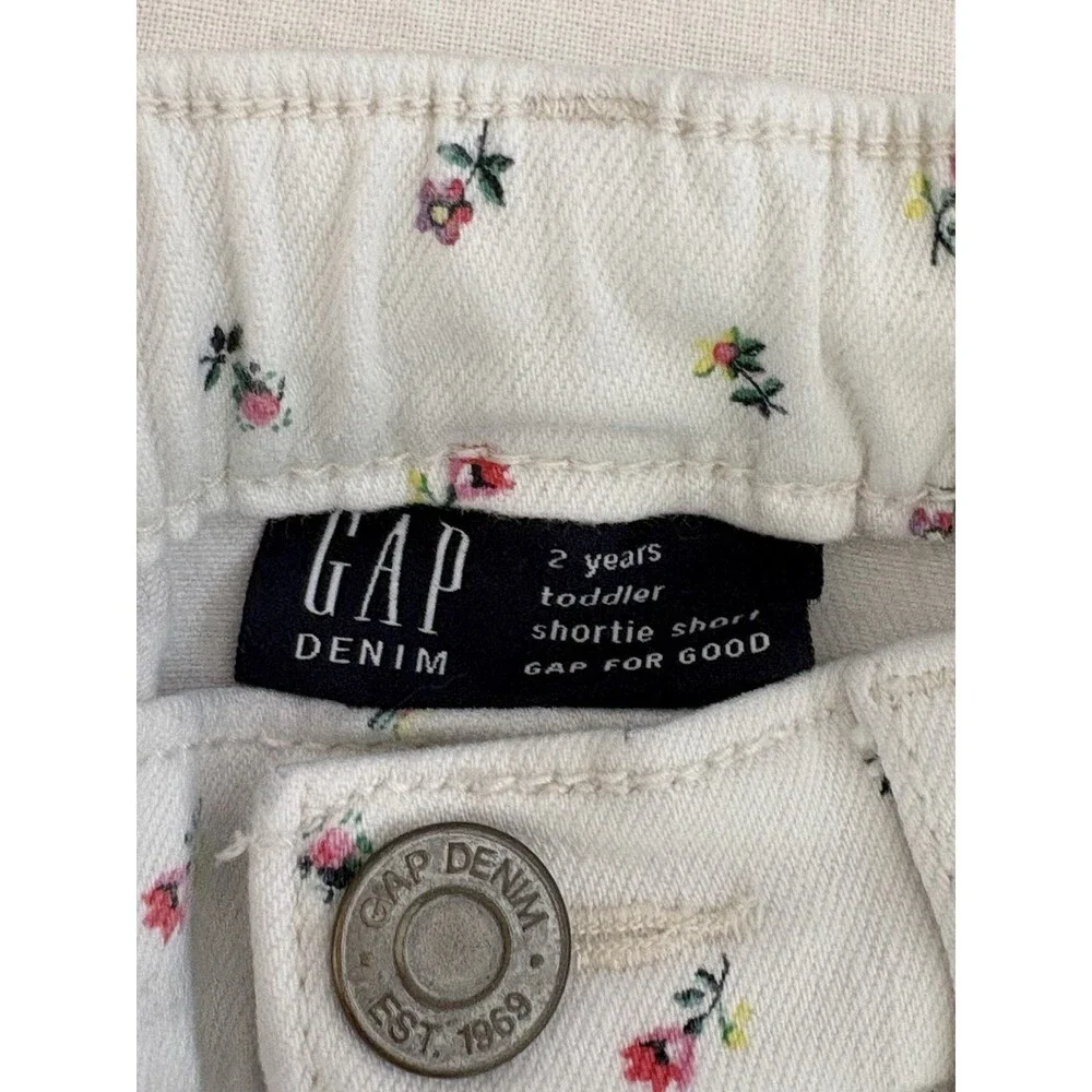Gap Denim White With Flowers Shorts Size 2T Toddler